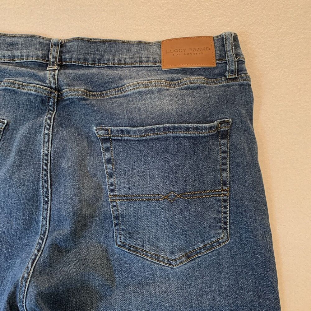 LUCKY BRAND 40x30 Men's Medium Wash 410 STRAIGHT Leg Jeans EXCELLENT ~ Fast Ship - Picture 9 of 9